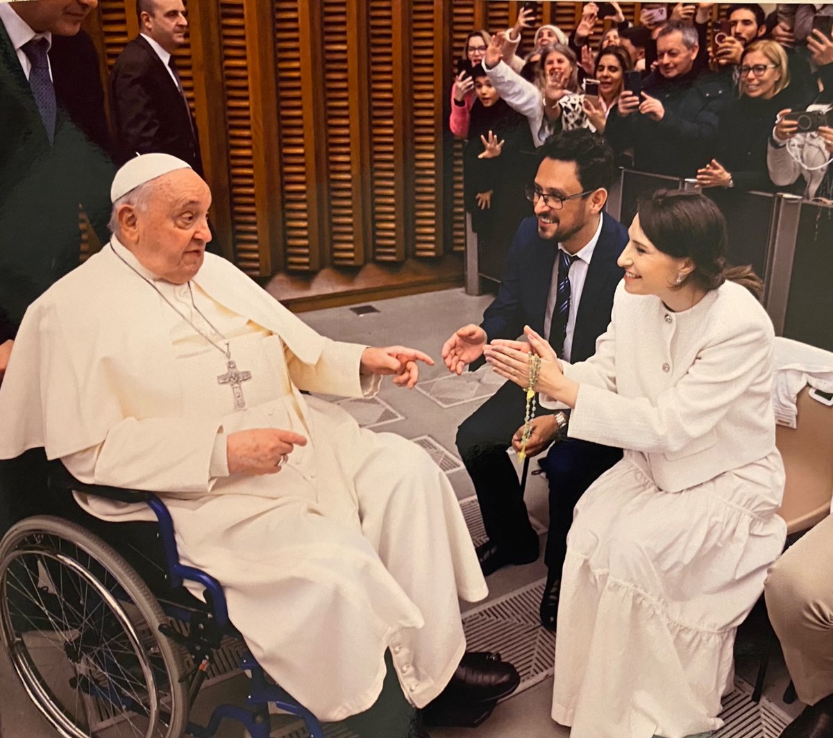 _alane_marie's tweet photo. Um dos dias mais emocionantes de nossas vidas: receber a benção Sposi Novelli e conhecer o Papa Francisco pessoalmente 🤍
@murilo_da_silva https://t.co/Wqtf4TexeN