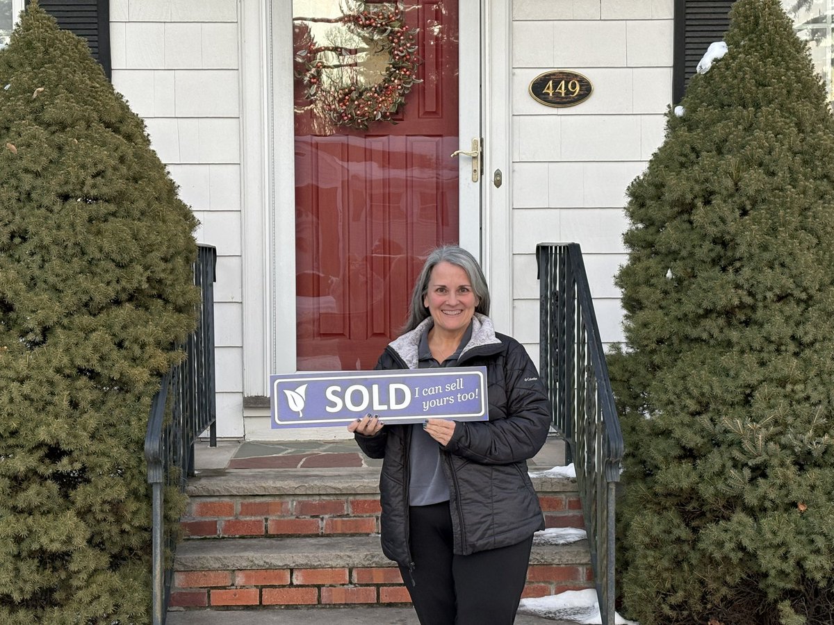 Sull12's tweet photo. Congratulations Karen on the purchase of your new home￼ in #WilmingtonMA! Thank you for trusting me with all of your real estate needs. 

#BLRE  #ICanHelpYouToo  #ExperienceMatters https://t.co/U8m6TR33dS