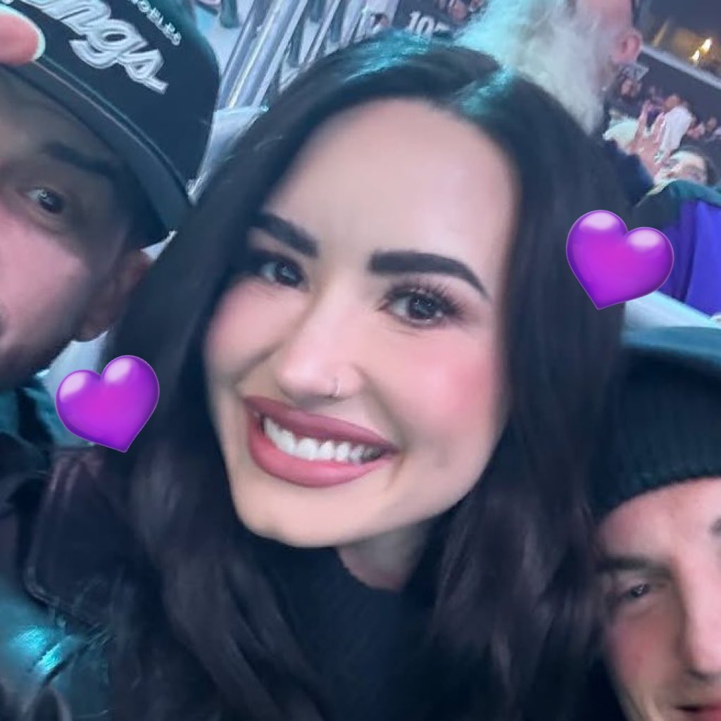 Mockingjayfaith's tweet photo. Happy #LovaticDay my dear lovatics🖤 take care during this emotional but beautiful day💜. I am proud of you all and of Demi sm🥺.They have come so so far and they are finally happy and free😭💖. I can’t wait to listen to her new music soon and see in which world she will bring us https://t.co/z62odL2eZc