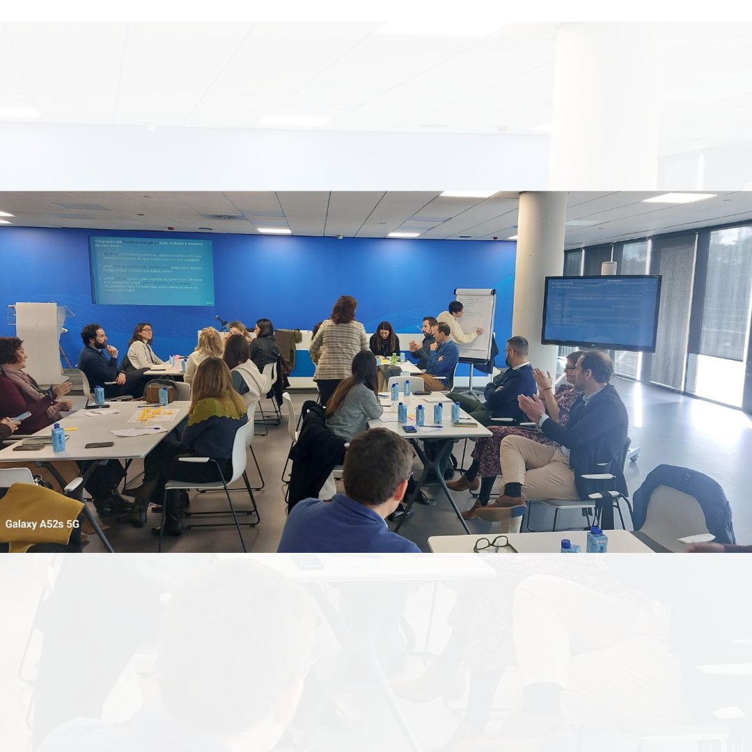 Representantes de ATADI han acudido esta mañana a un punto de encuentro entre la compañía Endesa y diversas entidades sociales. En esta jornada han realizado una sesión de trabajo con puesta en común además de atender a las sesiones impartidas por varios emprendedores.