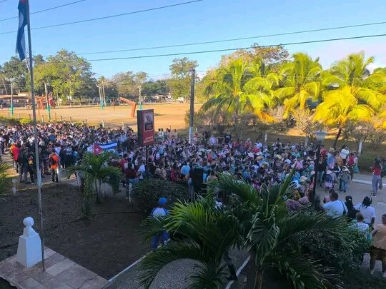 🇨🇺❤🇨🇺 Imágenes del Día desde el #SurDelJibaro jornada dedicada a nuestro José Martí 🇨🇺.
#LaSierpe 
<a href="/Carlos_GRguez/">Carlos Gutiérrez Rodríguez</a> <a href="/DiazCanelB/">Miguel Díaz-Canel Bermúdez</a> <a href="/Olga1066587/">Olga</a> <a href="/OsmelO3/">Osmel O</a> <a href="/OMeneses933182/">UEB Orlando Castañeda Meneses</a> <a href="/EAIGJ/">EAIG "Sur del Jíbaro"</a> <a href="/Roilancu1/">Roilán Rodríguez Barbán</a> <a href="/DeivyPrezMartn1/">Deivy Pérez Martín</a> <a href="/idelisis94275/">Idelisis Contreras</a>