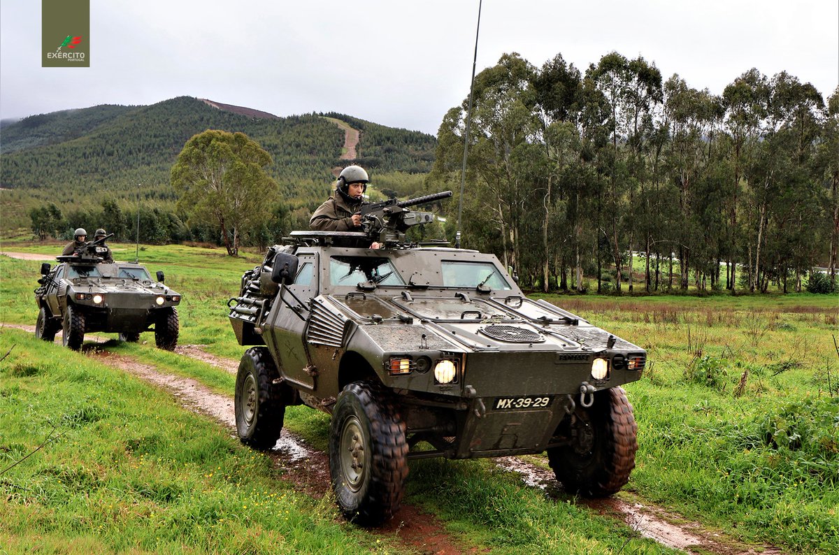 Exercito_pt's tweet photo. 📢𝐅𝐮𝐭𝐮𝐫𝐨𝐬 𝐜𝐚𝐯𝐚𝐥𝐞𝐢𝐫𝐨𝐬 𝐝𝐞𝐬𝐞𝐧𝐯𝐨𝐥𝐯𝐞𝐦 𝐜𝐨𝐦𝐩𝐞𝐭ê𝐧𝐜𝐢���𝐬

👉O Regimento de Cavalaria N.º 3 apoiou o Exercício de Tática de Reconhecimento, integrado no Tirocínio para Oficiais de Cavalaria e no 52.º Curso de Formação de Sargentos de Cavalaria.
#RC3 #EA https://t.co/evCDXjQLGx