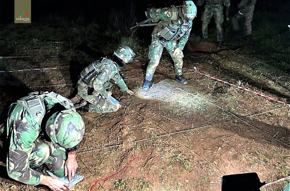 Exercito_pt's tweet photo. 📢𝐅𝐮𝐭𝐮𝐫𝐨𝐬 𝐜𝐚𝐯𝐚𝐥𝐞𝐢𝐫𝐨𝐬 𝐝𝐞𝐬𝐞𝐧𝐯𝐨𝐥𝐯𝐞𝐦 𝐜𝐨𝐦𝐩𝐞𝐭ê𝐧𝐜𝐢���𝐬

👉O Regimento de Cavalaria N.º 3 apoiou o Exercício de Tática de Reconhecimento, integrado no Tirocínio para Oficiais de Cavalaria e no 52.º Curso de Formação de Sargentos de Cavalaria.
#RC3 #EA https://t.co/evCDXjQLGx