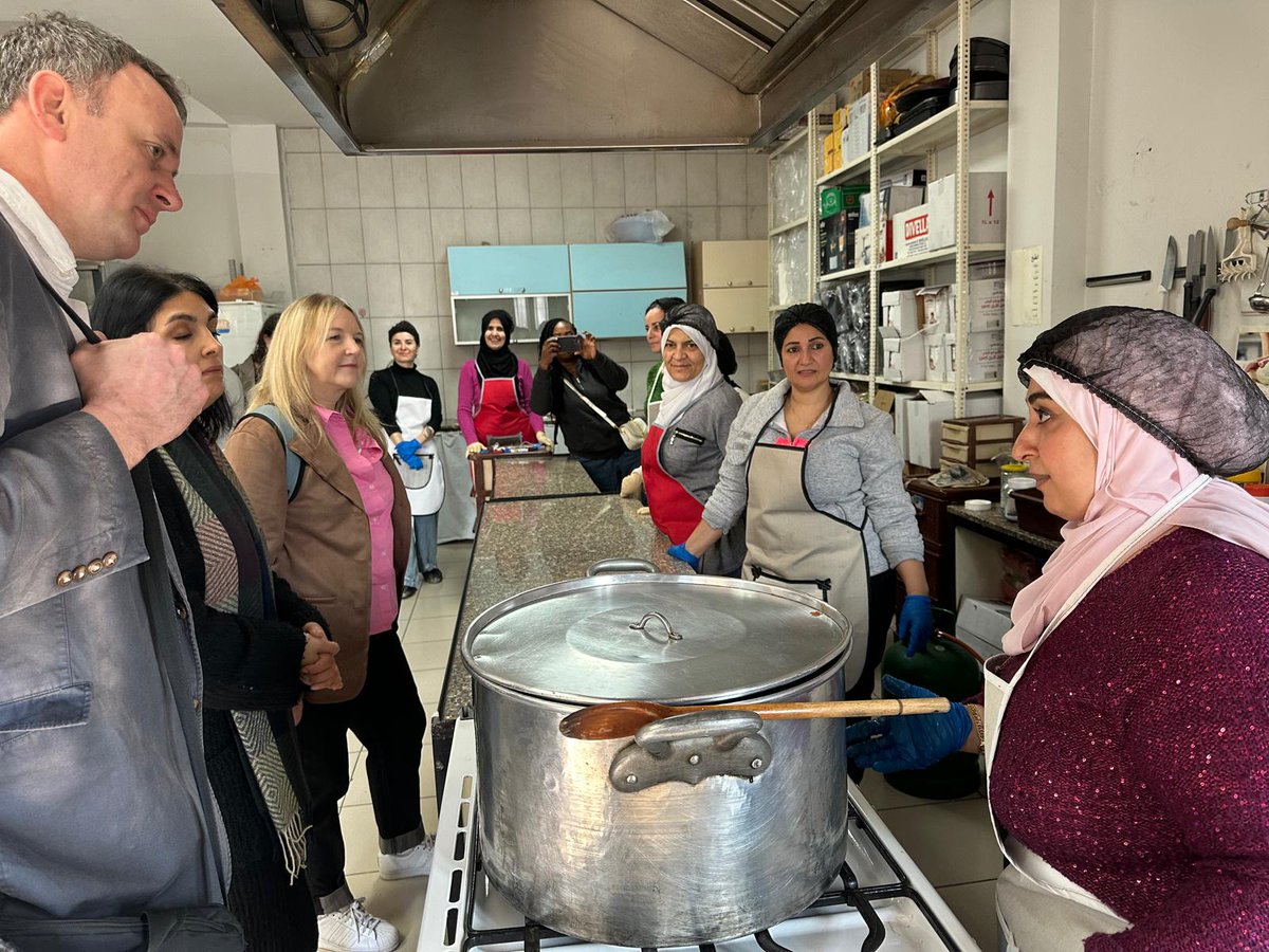 Thank you to the amazing volunteers of our Lebanese partner MSL - many of them women displaced by the war - for introducing their kitchen in Beirut's Burj Hammoud, which with <a href="/decappeal/">DEC</a> £ is providing hundreds of IDPs with good food and practical support
