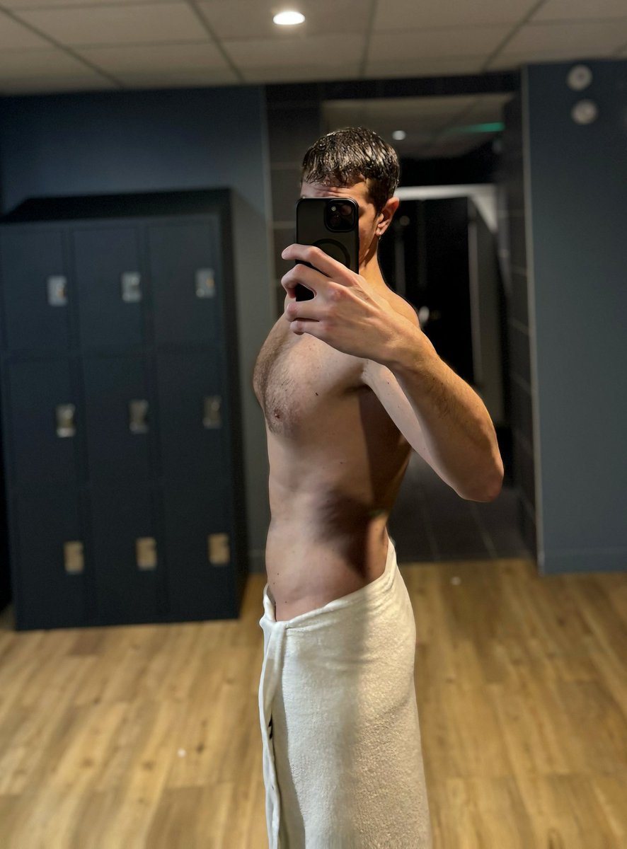 hot physio tweet media