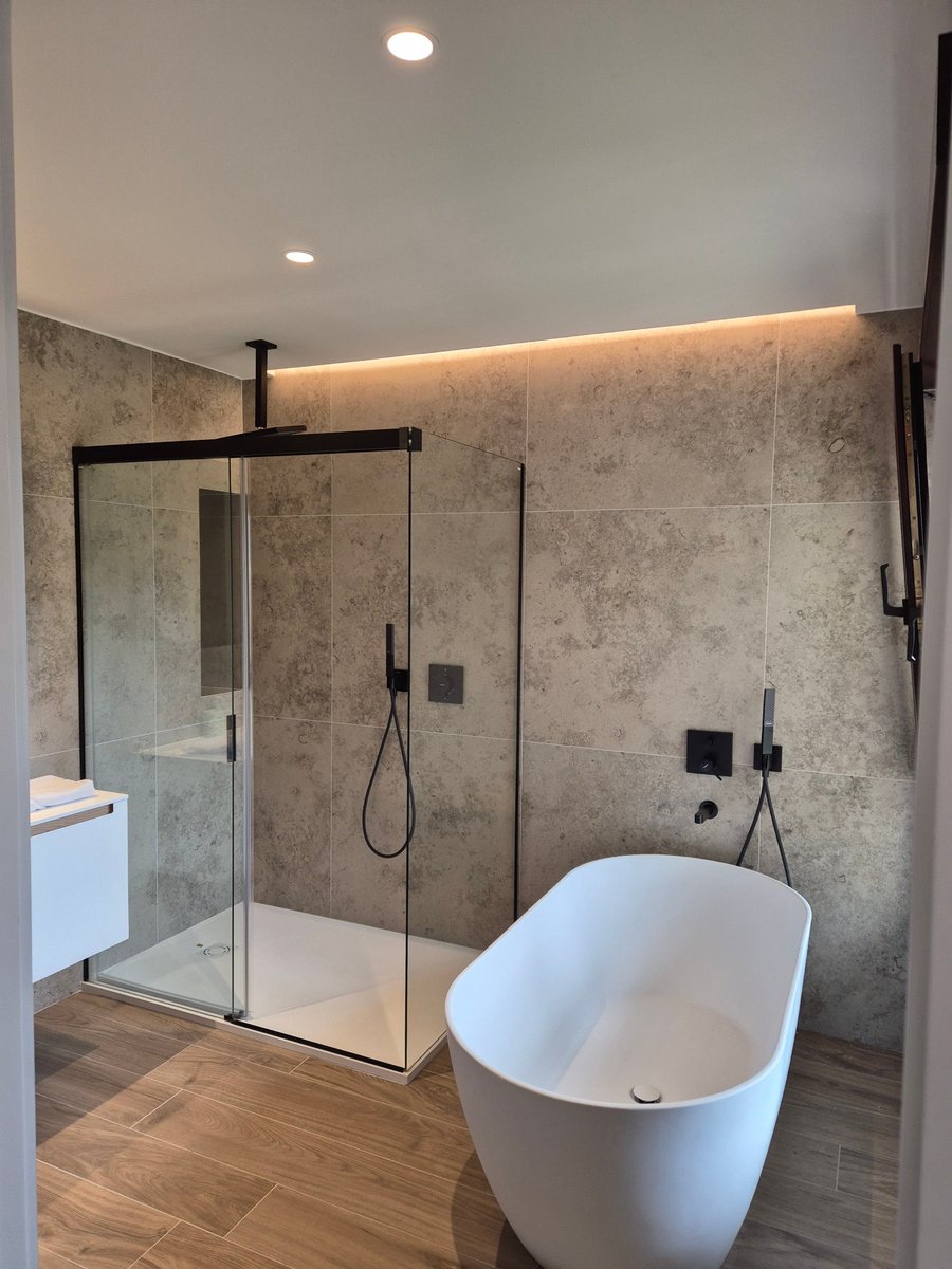 La #iluminación #Led de esta #vivienda ha quedado de lujo! Partimos de un #proyecto que nos permite verificar la distribución de las luminarias y los niveles de iluminación. Posteriormente se define nivel de presupuesto y diseño luminarias. Este es el resultado final!