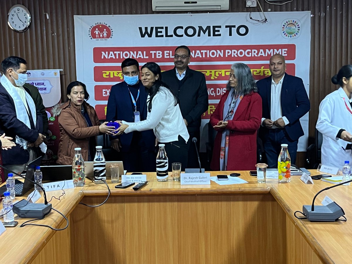 dtohpkgr's tweet photo. 🤲"TEAM Work is Success!

🏆Team Bhawarna felicitated during Mid-Term Review of 100-Day TB Campaign at Dharamshala.

Acknowledging presence of Dr Aatmika WHO, @RajeshGulerir CMO Kangra, @DrRKSood DTO Kangra, MS Dharamshala Dr Anuradha &amp; Praveen TIFA

Together for #TBMuktBharat!🌟 https://t.co/4ledEi9ly8