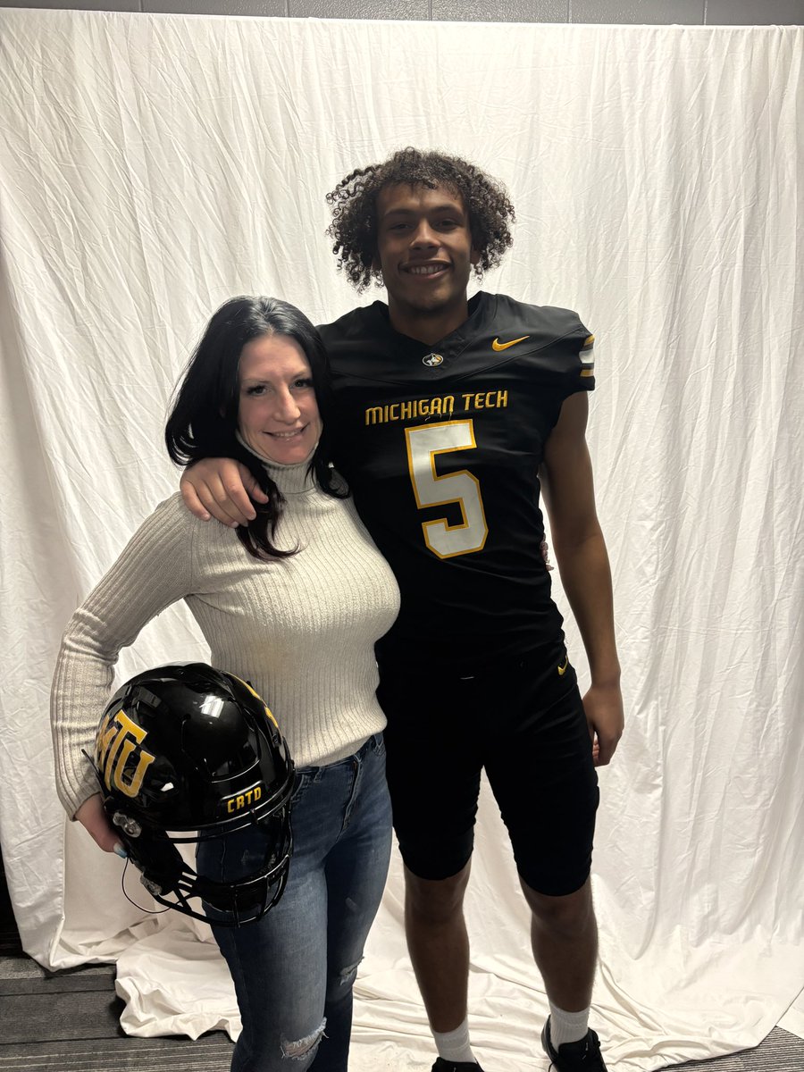 Jiovanni Travis (@jiovannitravis) on Twitter photo After a great conversation with <a href="/DanMettlach/">Dan Mettlach</a> I am extremely blessed to receive Offer from <a href="/MTUFB/">Michigan Tech Football</a> <a href="/CoachJurasin/">JT Jurasin</a> <a href="/Coach_Saterstad/">Adrian Saterstad</a> <a href="/J_Daniels74/">Jace Daniels</a> <a href="/Coach_Sikora/">Chris Sikora</a> <a href="/NorthBranchAD/">NB Athletics</a> <a href="/NorthBranchFB/">North Branch Football</a> <a href="/TheDZone/">TheDZone</a> <a href="/MIexposure/">Michigan exposure</a> After a great conversation with <a href="/DanMettlach/">Dan Mettlach</a> I am extremely blessed to receive Offer from <a href="/MTUFB/">Michigan Tech Football</a> <a href="/CoachJurasin/">JT Jurasin</a> <a href="/Coach_Saterstad/">Adrian Saterstad</a> <a href="/J_Daniels74/">Jace Daniels</a> <a href="/Coach_Sikora/">Chris Sikora</a> <a href="/NorthBranchAD/">NB Athletics</a> <a href="/NorthBranchFB/">North Branch Football</a> <a href="/TheDZone/">TheDZone</a> <a href="/MIexposure/">Michigan exposure</a>