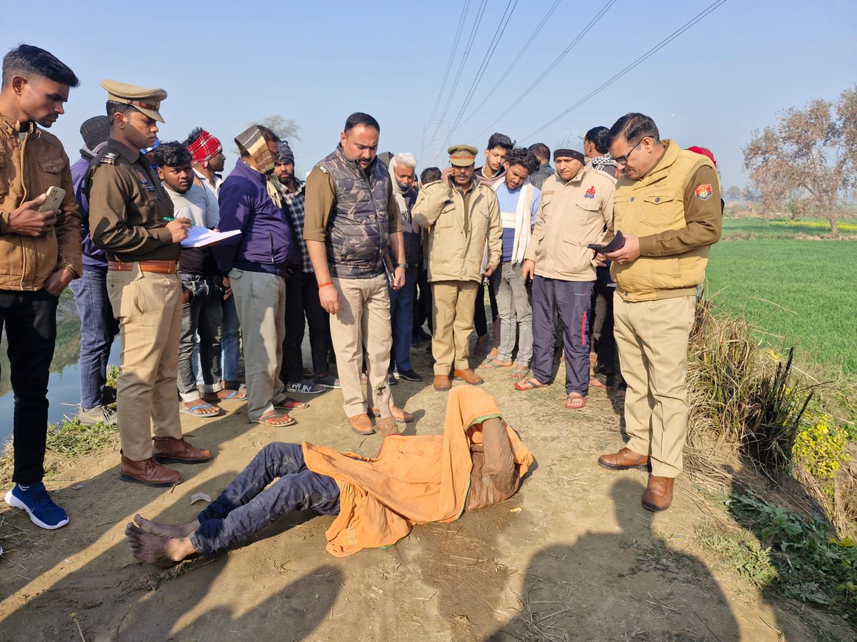 cnewsup's tweet photo. एटा खबर-

➡Etah में अज्ञात व्यक्ति का बंबे में तैरता मिला शव
➡शव मिलने से स्थानीय लोगों में फैली सनसनी
➡ मौके पर ग्रामीणों की जुटी भीड़
➡स्थानीय लोगों ने पुलिस को दी सूचना
➡जलेसर कोतवाली क्षेत्र के गांव पटना के समीप की घटना https://t.co/I5fSHyoI4i