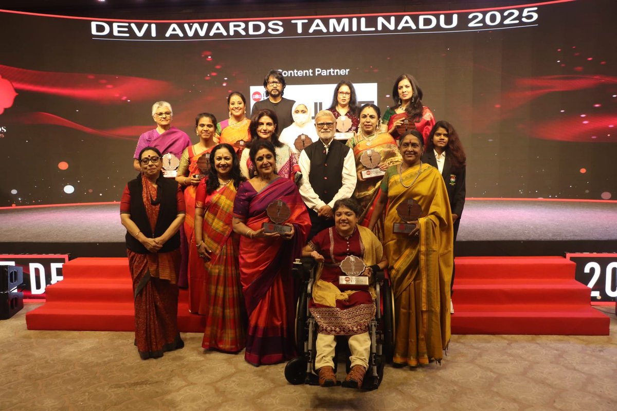 Xpress_edex's tweet photo. An end to #DeviAwardsChennai 2025 with Devis posing along with TNIE Editorial Director @PrabhuChawla

@AdaniOnline @santwana99 @preethareddy28 @Lakshmi94338678 @NewIndianXpress @Eventxpress @radicokhaitan @gifts_ahujsons @MygovU @NaruviHospitals @DailyhuntApp @XpressCinema @ShankarIAScbe @DIPR_UK #DeviAwards2025