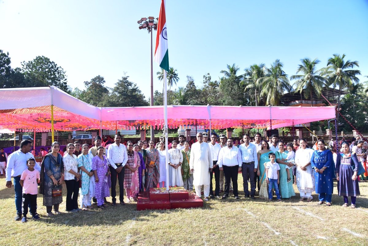 SDM_Quepem_Goa's tweet photo. 🇮🇳 Celebrated the spirit of the 76th #RepublicDay with great pride and enthusiasm! Hon'ble Min for Power, @SudinDhavalikar graced the occasion as the Chief Guest. The event showcased vibrant cultural programs, reflecting rich heritage. Jai Hind! 🙏🎉 #RepublicDay2025 https://t.co/qwRdBc7lgq