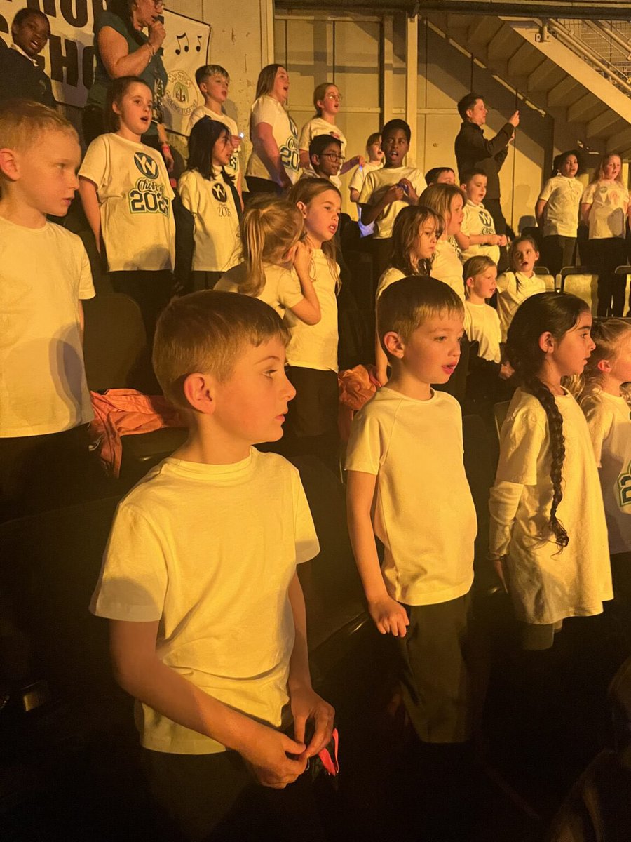 RockinghamJI's tweet photo. What a fab night our Y2 children had performing at young voices! We had a fantastic time and the children were excellent. We loved performing the songs and we danced the night away! 🎶 🎤 https://t.co/lGBGmO5mEE