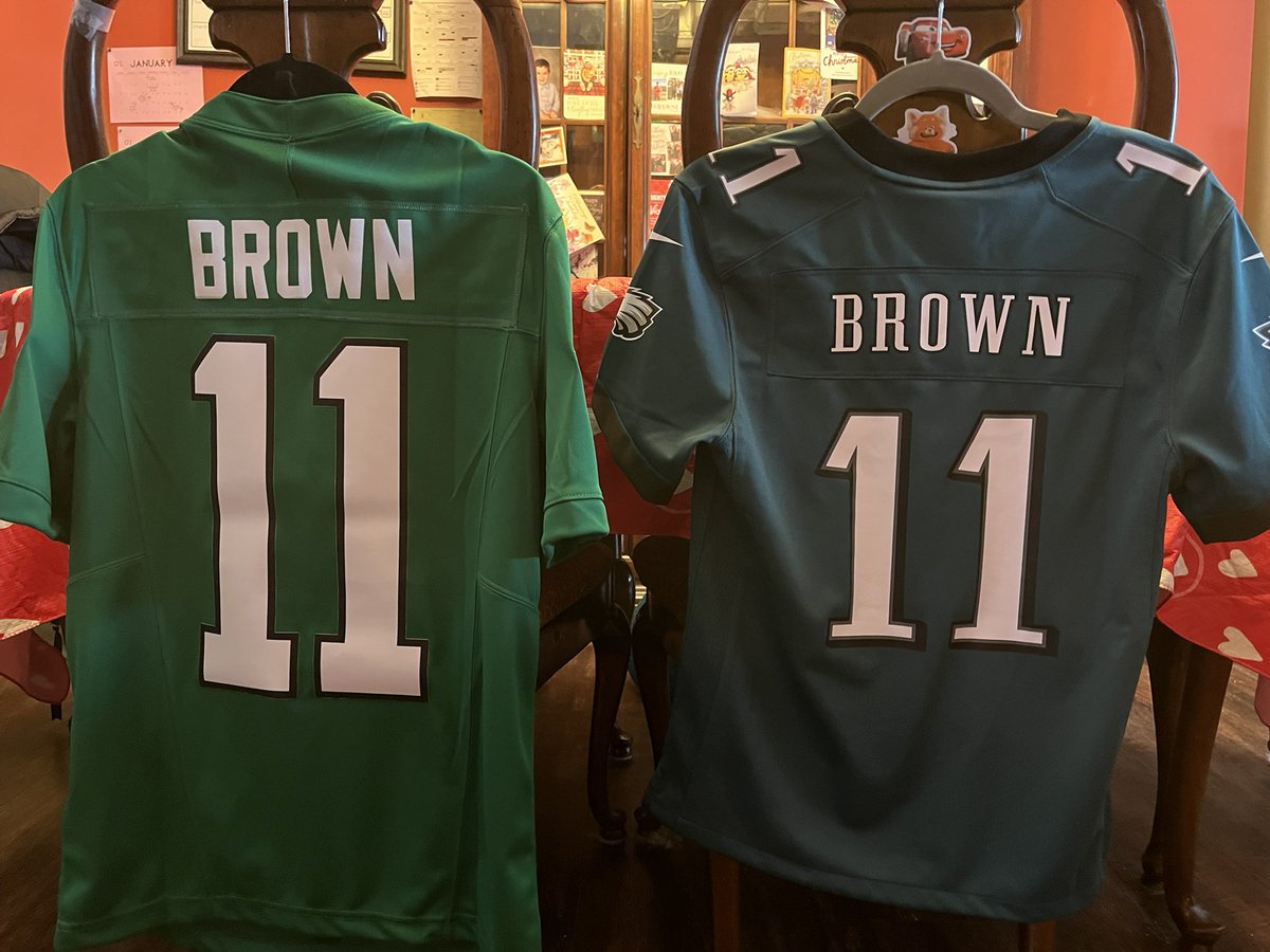 andy_hess's tweet image. Dear @1kalwaysopen_ ,

You’ve been the favorite #Eagles player ever since you wore pink shoes for your daughter earlier this season. Every catch you make my sons scream at the top of their lungs “PINK SHOES”.

We hope you go bring back SB trophy back to Philly.