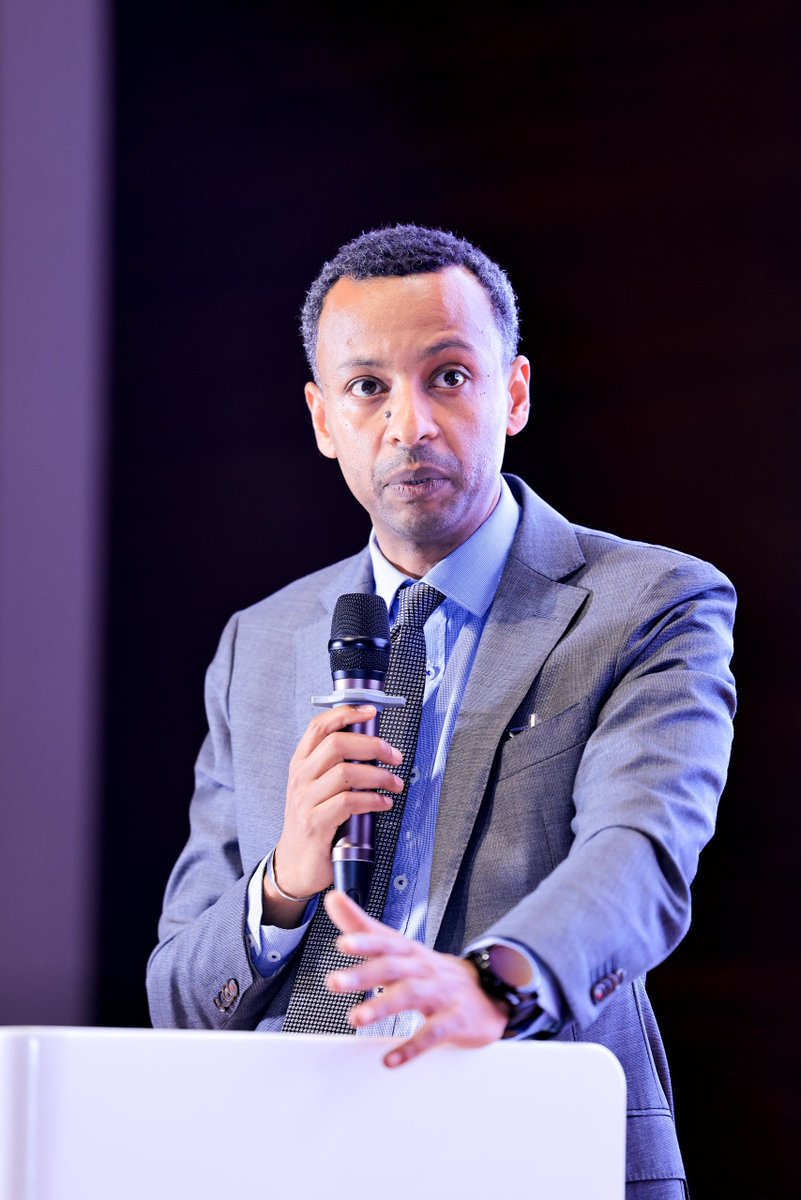combankethiopia's tweet photo. የኢትዮጵያ ንግድ ባንክ የባንክ ኢንደስትሪውን በመምራት ያለውን ሚና አጠናክሮ እንዲቀጥል የኢትዮጵያ ኢንቨስትመንት ሆልዲንግ ዋና ሥራ አስፈፃሚ ዶ/ር ብሩክ ታዬ አሳሰቡ።ለን ብለን ማሰብ ያለብን ጊዜ ነው።'' ብለዋል።
#cbe #Ethiopia #EIH #Cusomer #SOE https://t.co/Z4rcWHYzBo