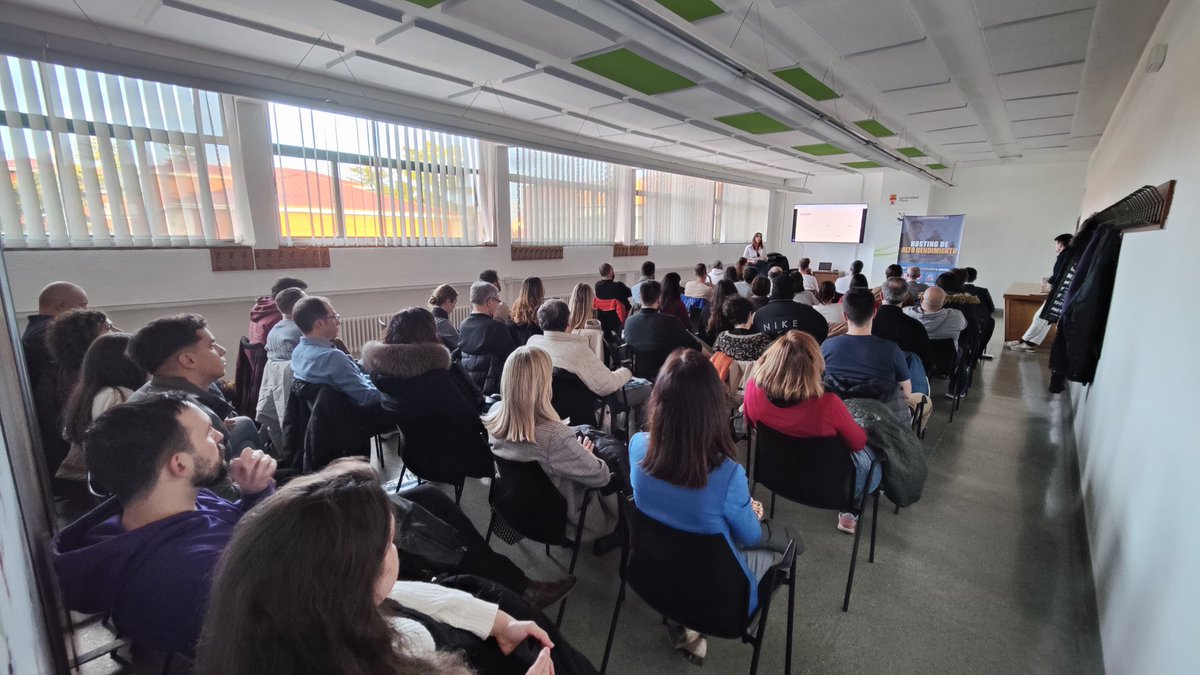 ¡Comienza nuestra <a href="/Meetup/">Meetup</a> con la crack <a href="/NoemiCarro/">Noemí Carro</a>! Llenazo una vez más 🤭