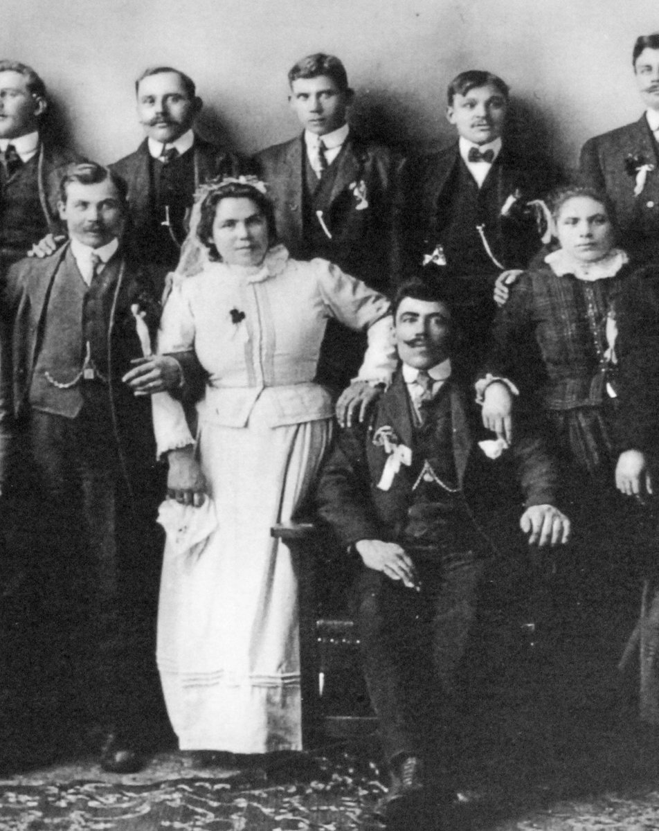 💒 ON THIS DAY 💒 

Did you know that one of the first Polish marriages in Brandon occurred OTD in 1908?  Mike Olenic married Petronella Konieczna at St. Augustine Roman Catholic Church. Discover more Brandon Polish community's "firsts" at Who’s In That Photo?, on view now!