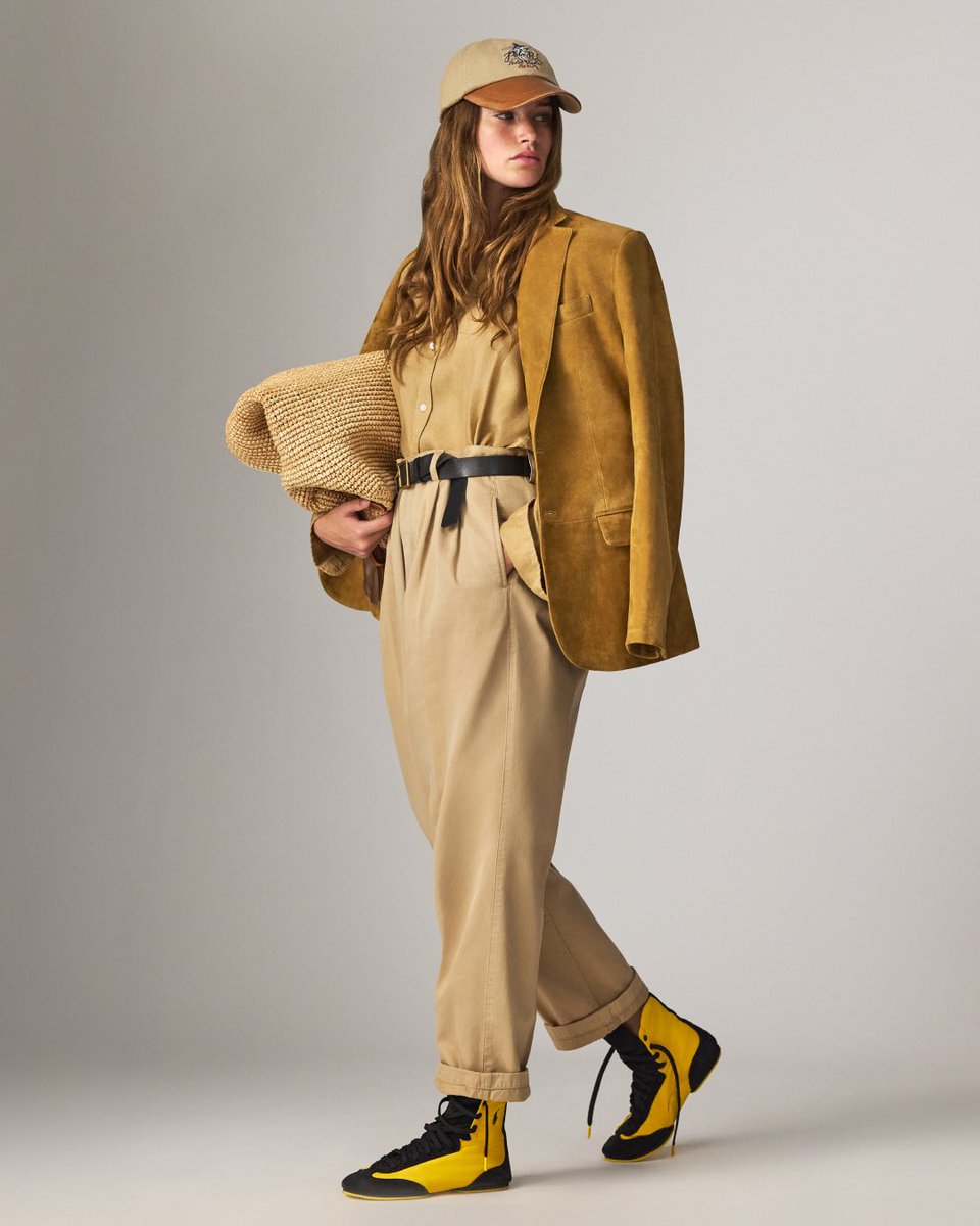 RalphLauren's tweet photo. Lightweight pieces in similar shades and varying textures come together for an elevated approach to seasonal transitions.

Styled with accessories from the #PoloIDCollection.

Explore more: https://t.co/mjeIiLqKp1

#PoloRLStyle https://t.co/QlOLul0xtj