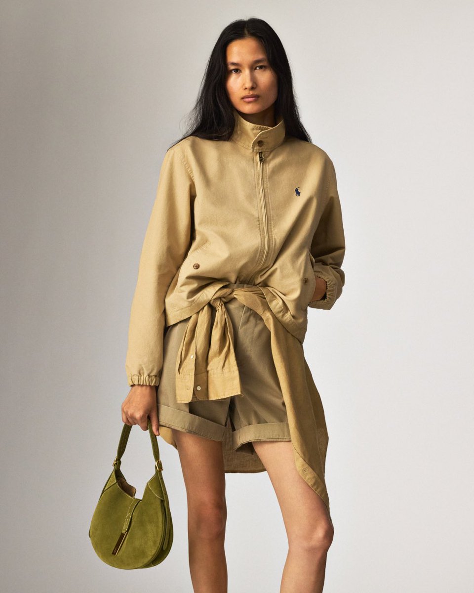 RalphLauren's tweet photo. Lightweight pieces in similar shades and varying textures come together for an elevated approach to seasonal transitions.

Styled with accessories from the #PoloIDCollection.

Explore more: https://t.co/mjeIiLqKp1

#PoloRLStyle https://t.co/QlOLul0xtj