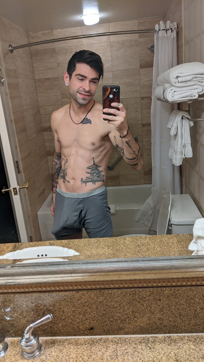 TomThetattking's tweet photo. Worship my ALPHA bulge ! https://t.co/4EXvAxz3j0