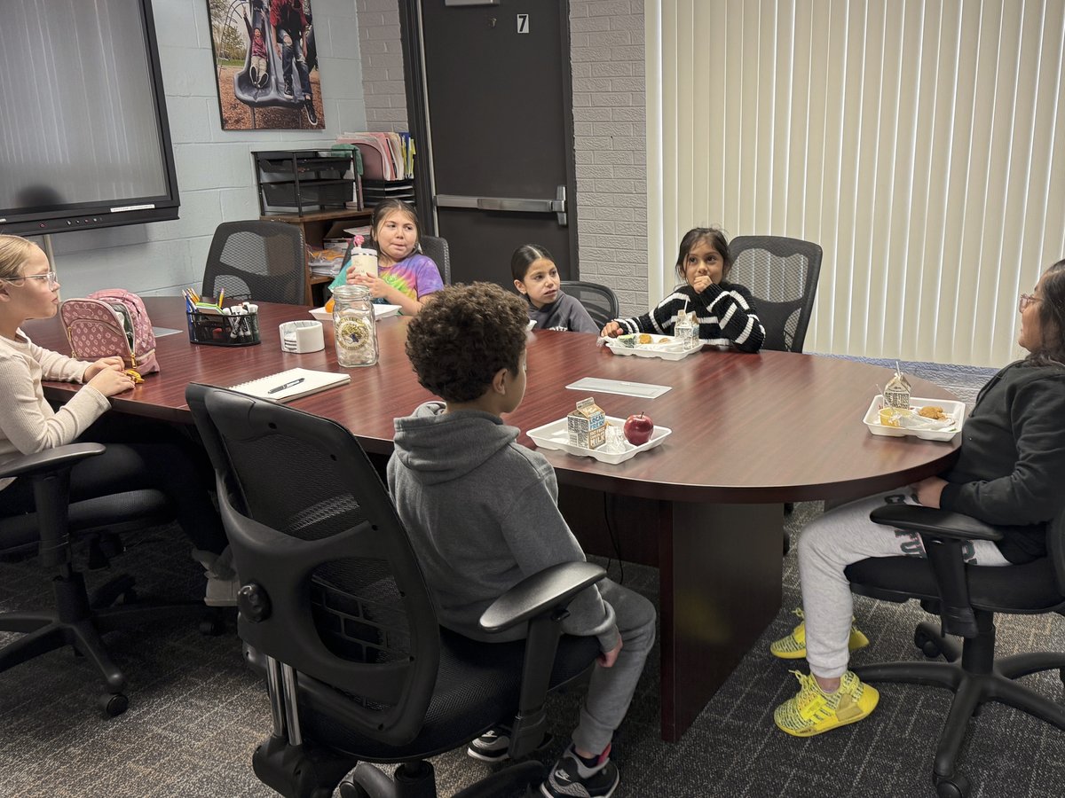 IHES_Chiefs's tweet photo. 🍎💬 Student Voice in Action! Mr. Porten is hosting monthly Student Voice Lunches to hear directly from students! These lunches create a space for students to share their perspectives, brainstorm solutions, and celebrate the things they love about our school.💡👏#IndianHill116 https://t.co/eG6CpwyulV