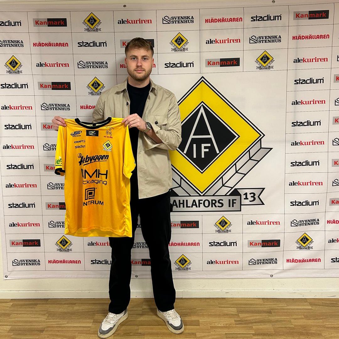 Värvningsbomben är ett faktum!

Oliver Åkerman, ansluter till Ahlafors från Eskilsminne.

Den 25-årige anfallaren har en förmåga att vara på rätt plats vid rätt tidpunkt och har under de senaste åren varit en av hela Ettans poäng starkaste spelare.

Välkommen Oliver!