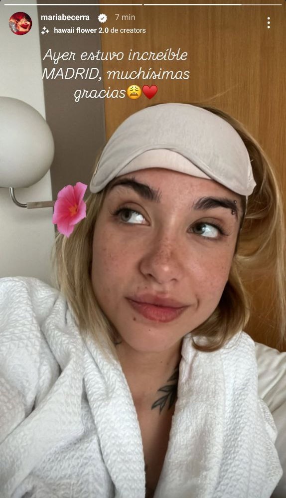 Sin embargo, es en enero de este año cuando comienzan los rumores de infidelidad, pues María y Blessd quedan en un hotel en Madrid y se puede apreciar por el fondo que es la misma habitación.