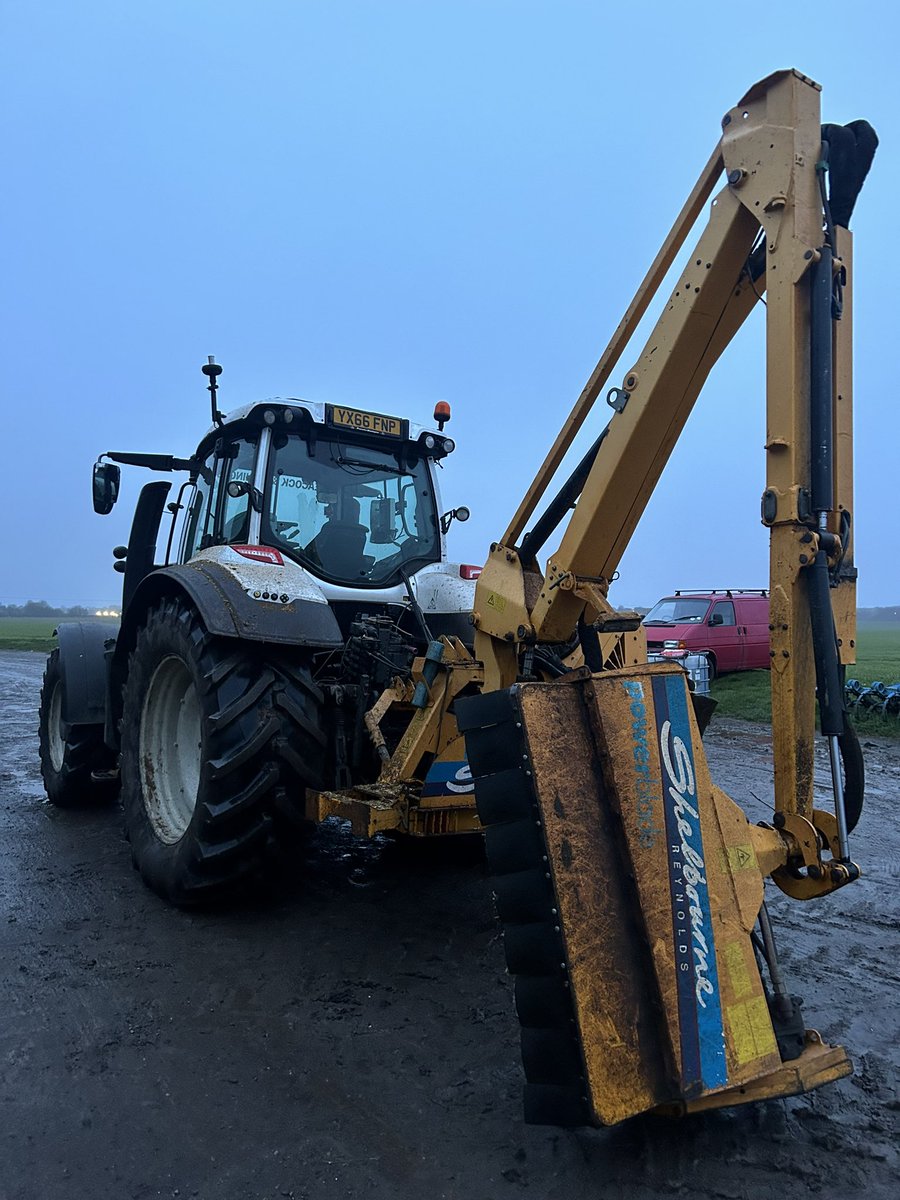 Well that’s all hedges finished for 2024/25 season , One broken mirror and a Broken beacon 😂🤦🏼‍♂️ , wash day tomorrow and put it in the back of the shed till September now