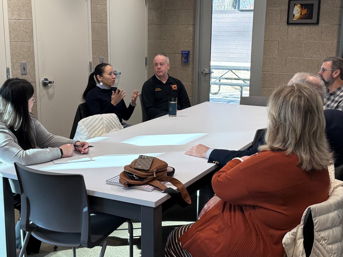 LeawoodFire's tweet photo. We enjoyed our visit with Representative Sharice Davids at the LFD yesterday! Part of the visit incorporated a tour of the new Fire Station 31, while the remainder of the time was spent discussing local needs and seeking opportunities for collaboration. https://t.co/CLMFdqFdkV