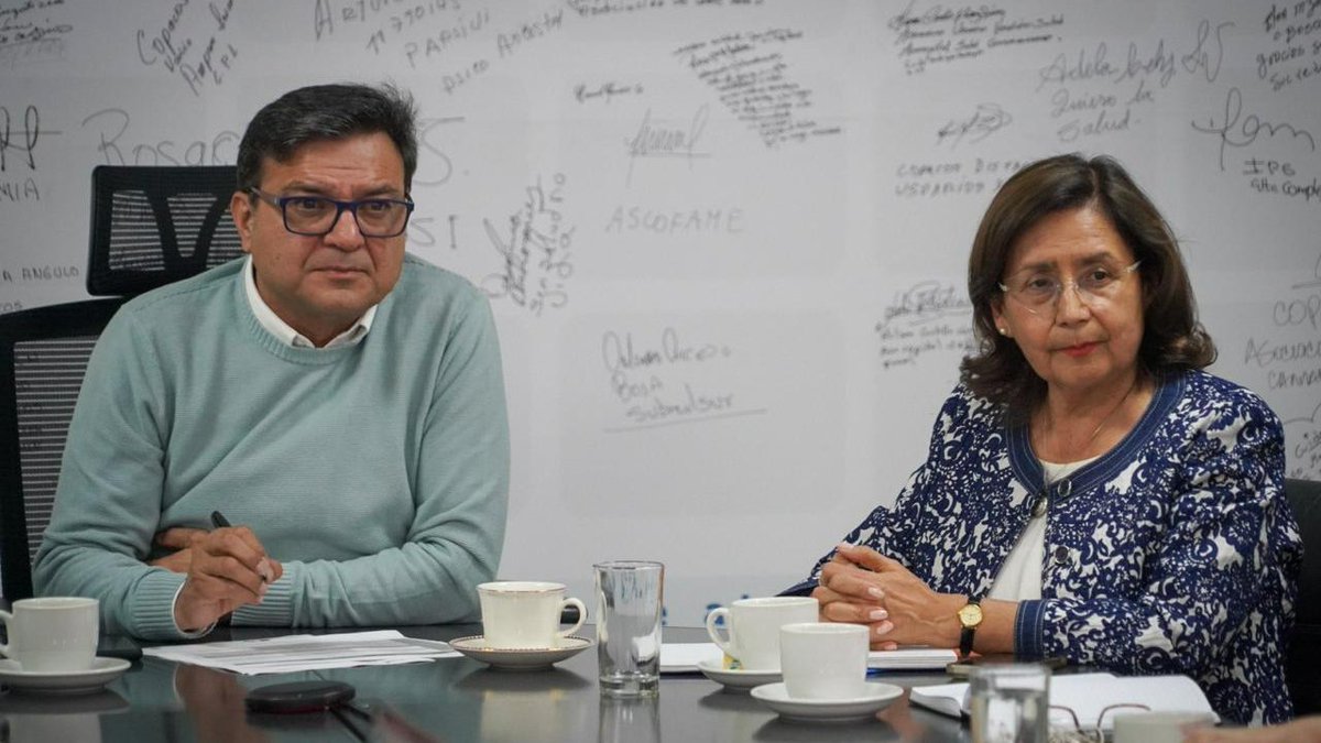 SectorSalud's tweet photo. El secretario @Gerson_bermont se reunió con directivos de calidad de aire y determinantes de la @WHO,  para avanzar en la participación de Bogotá en la II Conferencia Mundial sobre Contaminación del Aire y la Salud, que se realizará en Cartagena, del 25 al 27 de marzo. https://t.co/sOLJgPDLRD