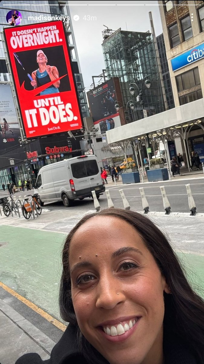 TheTennisLetter's tweet photo. Madison Keys in front of her Nike Billboard in New York. 

So deserved ❤ https://t.co/GtXTCH9E26