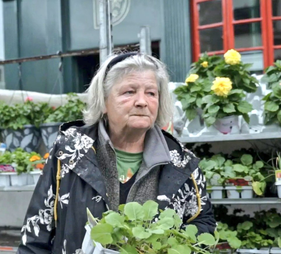 caulmick's tweet image. Rest in peace, Kathleen Farrell, such a familiar, friendly woman in the Liberties. 

Condolences to her family and friends.  May she rest in peace. 

Had a sing-song with her once in the Clock .