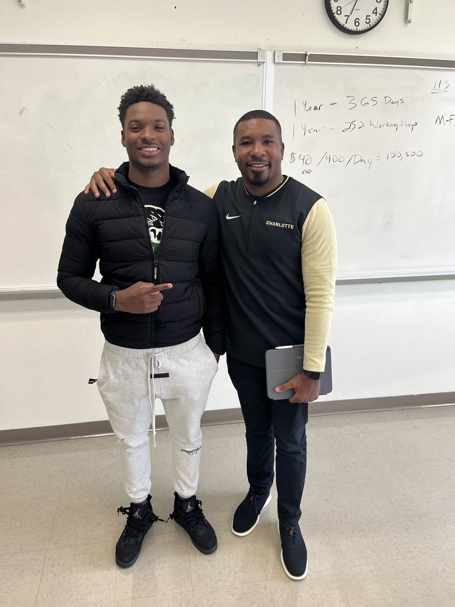 Julian βJuβ Byrd (@julianbyrd_) on Twitter photo #AGTG After a Great Conversation With <a href="/Coach_TBell/">Tre' Bell</a> Iβm Extremely Blessed To Receive My 2nd Offer From University Of Charlotte
<a href="/b_moson/">.</a> <a href="/RecruitLangston/">Hughes Football</a> <a href="/CoachColeMeyer/">Cole Meyer</a> #AGTG After a Great Conversation With <a href="/Coach_TBell/">Tre' Bell</a> Iβm Extremely Blessed To Receive My 2nd Offer From University Of Charlotte
<a href="/b_moson/">.</a> <a href="/RecruitLangston/">Hughes Football</a> <a href="/CoachColeMeyer/">Cole Meyer</a>