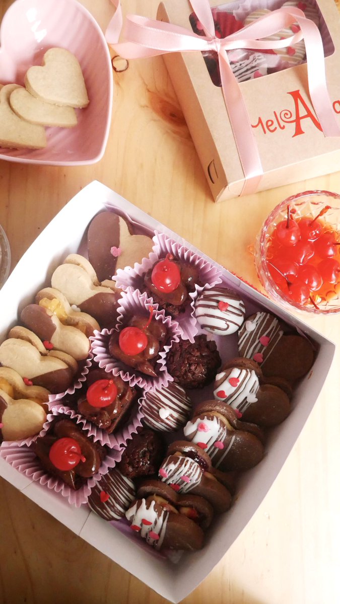Rollos de canela, alfajores, brownies, trufas, tres leches, queques y pionono, todo con mucho cariño 🥹💘 

Carta disponible para San Valentín: linktr.ee/Melaniapastele… ♥️✨