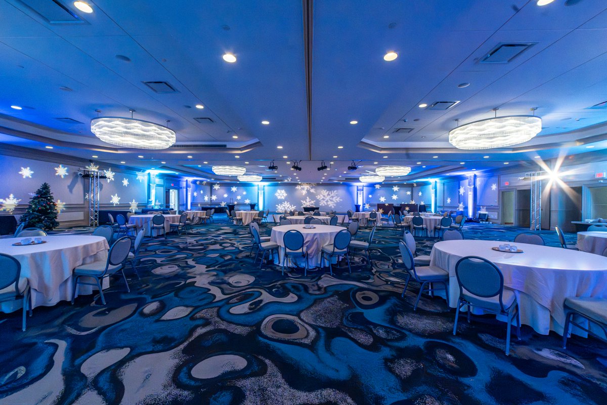 robertjcreative's tweet photo. @DoubleTree Burlington, Vermont Winter Wonderland lighting look in the Emerald Ballroom. https://t.co/NjeDvDGBFB