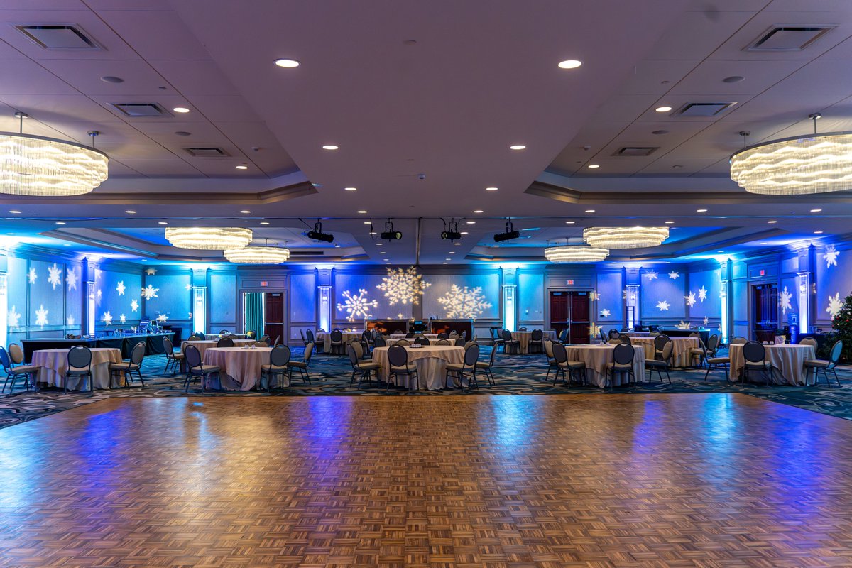 robertjcreative's tweet photo. @DoubleTree Burlington, Vermont Winter Wonderland lighting look in the Emerald Ballroom. https://t.co/NjeDvDGBFB