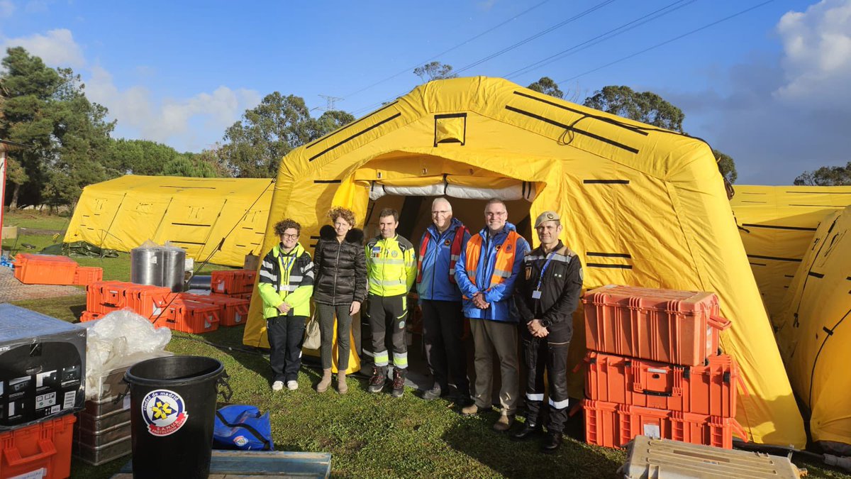 Durante el despliegue, <a href="/SAMUR_PC/">SAMUR-Protección Civil</a> ha recibido la visita de la Directora del Centro de Coordinación de Respuesta a Emergencias de la UE 🇪🇺

#SAMUR, capaz de desplegar un contingente que inicie el tratamiento de pacientes antes de 3 horas, ha sido el equipo más rápido del ejercicio.