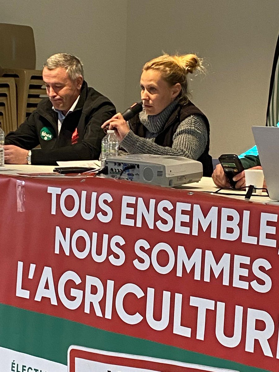 🟢🔴 #FNSEA et <a href="/JeunesAgri/">Jeunes Agriculteurs</a>  en campagne en Haute-Loire (cc <a href="/Fdsea43/">FDSEA HAUTE-LOIRE</a>) | ✊🚜 Meeting de campagne pour 50 adhérents et sympathisants. 🎙️ "Il y a 100 ans, le gouvernement donnait aux agriculteurs la gestion des chambres d’agricultures pour définir l’orientation et l’avenir de
