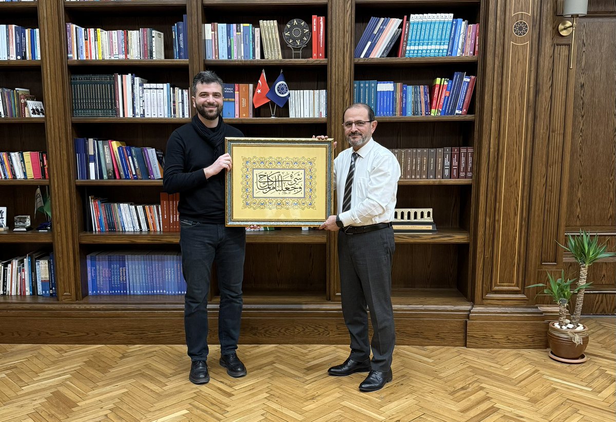 Rahmetli Prof. Dr. Ferruh Ertürk her çevre mühendisi arkasına bunu asmalı dediği ilahi kelamı 1436 yılında yazdırmıştım. Bugün (1446) Yıldız Teknik Üniversitesi Rektörü, doktora hocam Prof. Dr. Eyüp Debik’in makamında yerini buldu.

“Canlı her şeyi sudan yarattık” [Enbiya 30]