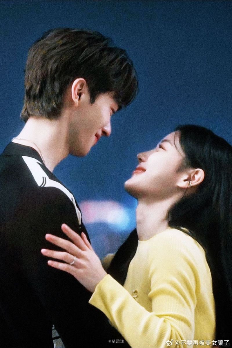 다들 새해복 많이 받으세요🙇‍♀️🫳💕 구원도희도 복많이받거라… 너네는 전같은거 굽지 말고 집에서 블루스나 춰라