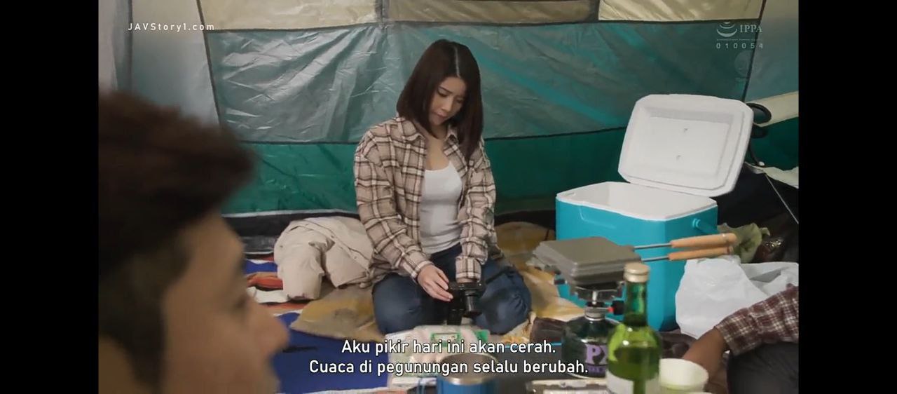 Ditiduri oleh kepala lingkungan dan temanya - JAV