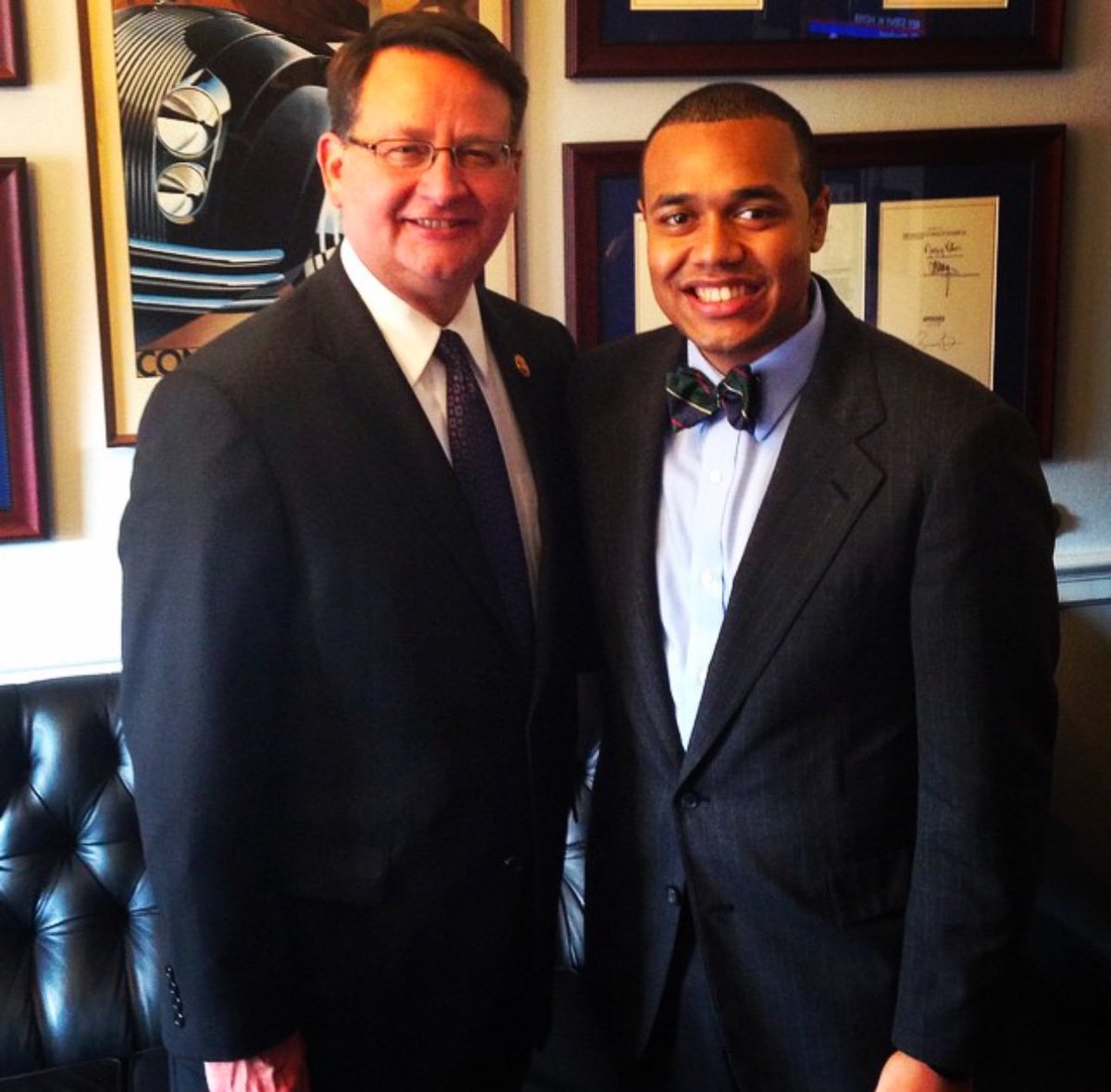 DexterCMason's tweet photo. Senator Peters provided me with my first opportunity in public service. I am beyond grateful for his mentorship and friendship. Thanks for your incredible service to the great State of Michigan and this country. Best wishes to you, Colleen &amp; the entire family. Forever #TeamPeters https://t.co/BbZW10Pzz2