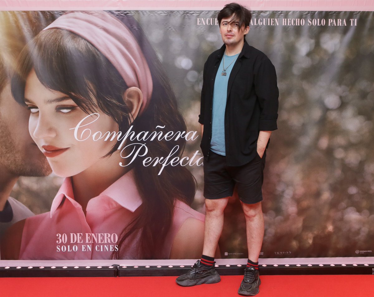 De mariposas en la panza 🦋 a lluvia de red flags 🚩, ell@s lo sintieron TODO en la Avant Premiere de #CompañeraPerfecta, que llega a los cines este jueves para atravesarte el corazón 🔪🫀

¿Estás list@? Te vas a enamorar.