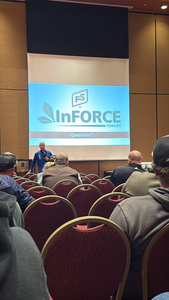 ilsoilnerd's tweet photo. My guy Ryan Snyder @InVISION_HiSOY @FSServices sharing the nuts and bolts on our proprietary FS InForce Forage lineup!! 

#FSforages
#FSInForce 
#FSCoverTEC https://t.co/19j0FkU0ve