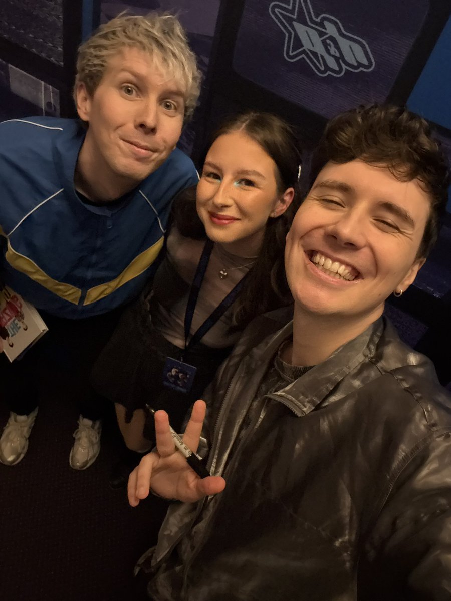 guys im so cool i didnt burst into tears when i met dan and phil