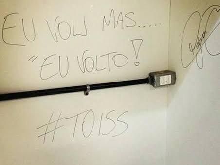 oficialsincerao's tweet photo. O vídeo do anúncio do Neymar tinha começar bem por aqui, tava a faca e o queijo na mão…

Mas o ego do presidente foi maior pra cagar tudo. https://t.co/BpolYTlnjn