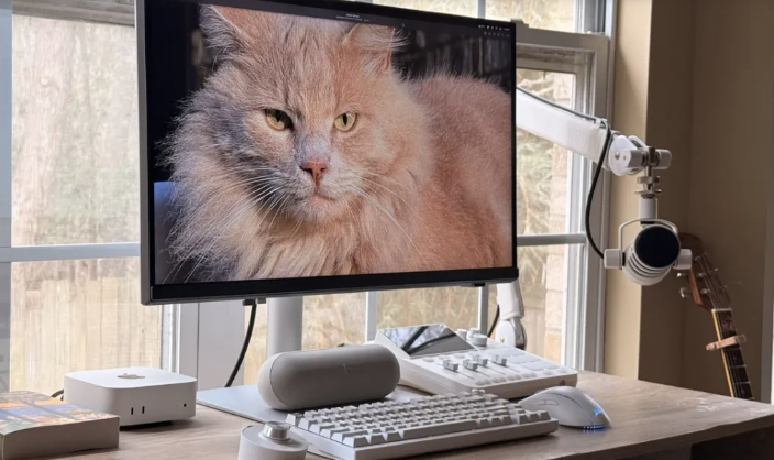 Juanky7274's tweet photo. 📱✨ El monitor BenQ de 27” y 5K con Thunderbolt 4 es un competidor sólido del Apple Studio Display por $1199. Ofrece versatilidad y conectividad avanzada, ideal para diseñadores y profesionales creativos. 🎨💻 #BenQ #Monitor5K #AppleStudioDisplay https://t.co/3ubK39TmuV