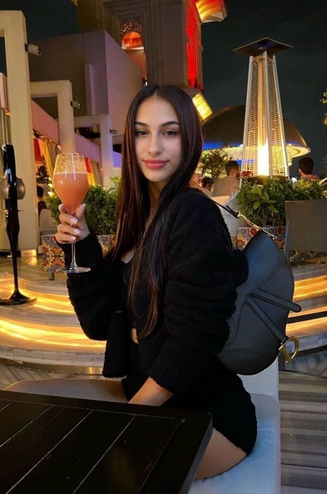 nancykayaa's tweet photo. ✨🥂 https://t.co/usz4mUgE9K