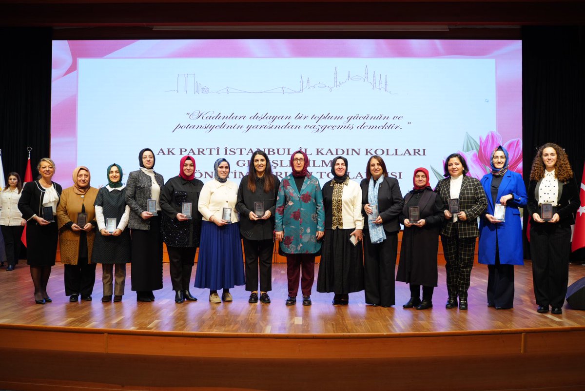 salihademirer's tweet photo. AK Kadınlar sevgisiyle, samimiyetiyle sokakları dolaşır; İstanbul’da dokunulmadık gönül, çalınmadık kapı bırakmazlar.

Bugün 6. Dönem son AK Parti İstanbul İl Kadın Kolları Genişletilmiş Yönetim Kurulu toplantımızı gerçekleştirdik.

Beraber yol yürüdüğüm kıymetli dava arkadaşlarıma canı gönülden teşekkür ederim.

📍AK Parti İstanbul İl Kadın Kolları 6. Dönem Son Genişletilmiş Yönetim Kurulu Toplantısı