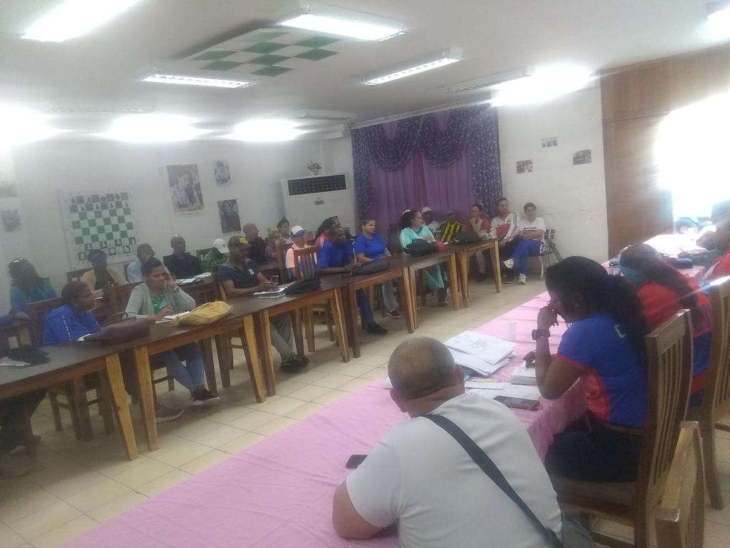 Cómo parte de las acciones de inspección donde #InderCubaRindeCuentas. Se desarrolla un intercambio de experiencias entre compañeros del organismo central y la dirección municipal en #PinarDelRío.
<a href="/YulierGonzlez1/">Yulier González Pelegrín 🇨🇺</a>
<a href="/DaniellysSanch6/">Daniellys Sanchez</a>