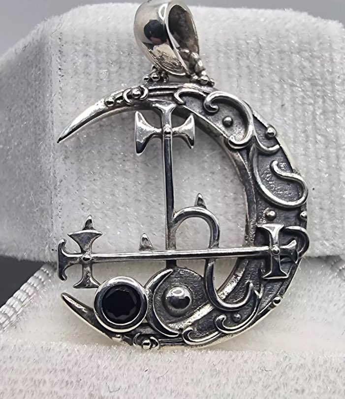 MoonChild_W333's tweet photo. Got some beautiful messages from mother #Lilith last night ๐ ๐ canโt say what but sheโs making sense however check out these beautiful #Occult #Pendants I got for #Lilith in her honour Iโll be wearing them with #PaganPride #FirstWitch ? ๐ญ comment below ๐ #DarkGoddess ๐ ๐ https://t.co/Nlh4xU96m3
